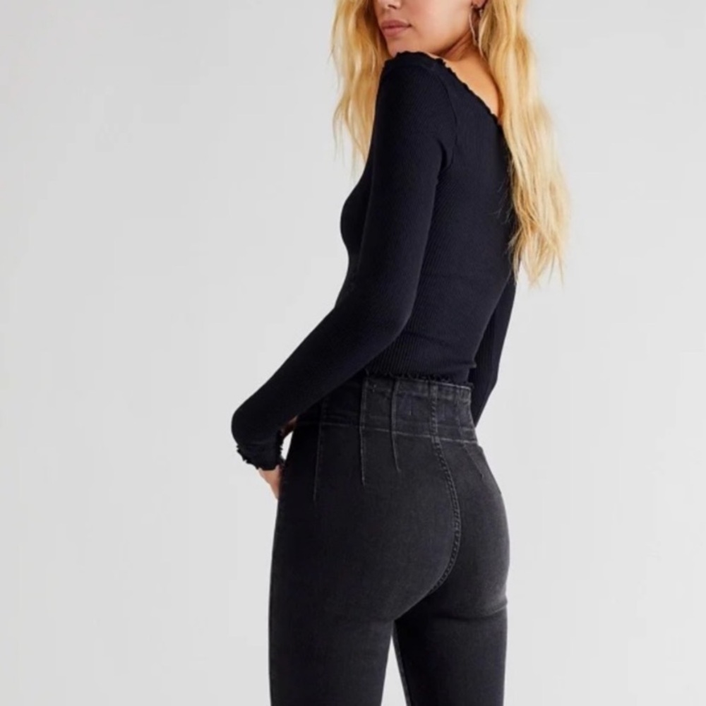 Free People x We The Free Jayde Retro High Rise Flare Stretch Jeans Onyx 25 - Picture 5 of 17